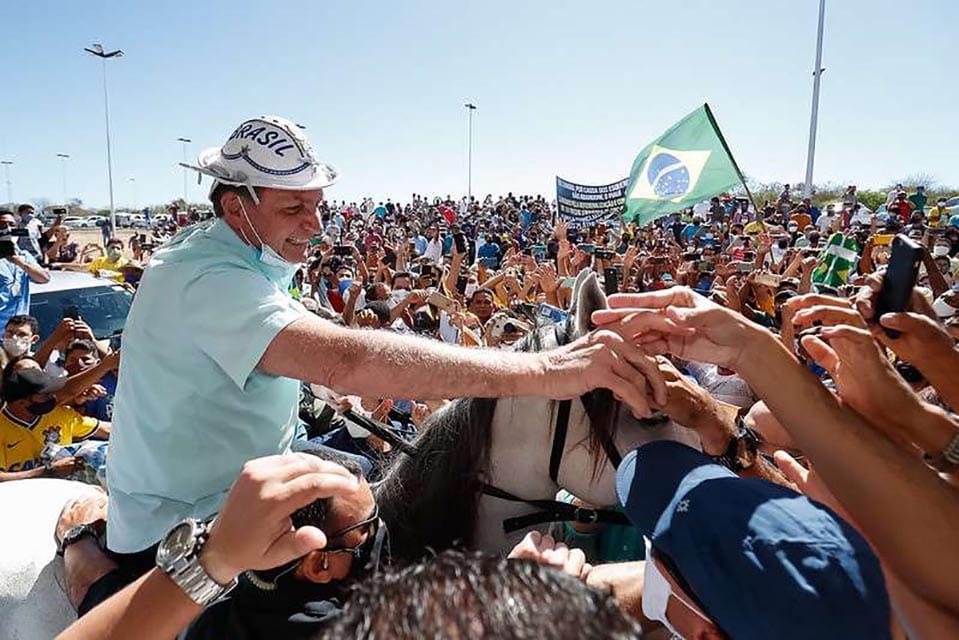 Em visita ao Piauí, Bolsonaro causa aglomeração
