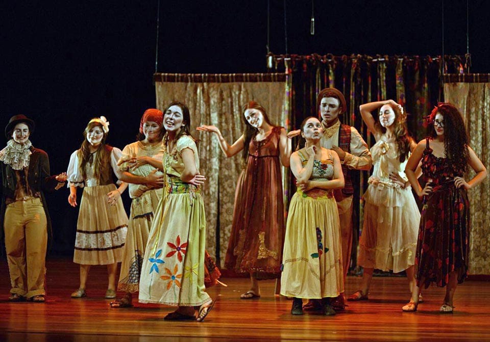Casa Laboratório lança curso online de teatro gratuito para idosos