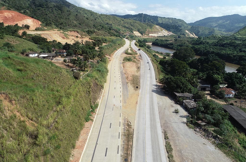 Usuários da BR-381 devem dar espaço para veículos de socorro e batedores