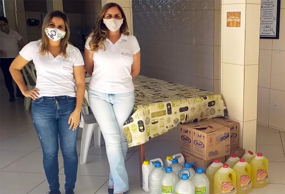 Instituições para idosos de Ipatinga recebem materiais de limpeza e higiene