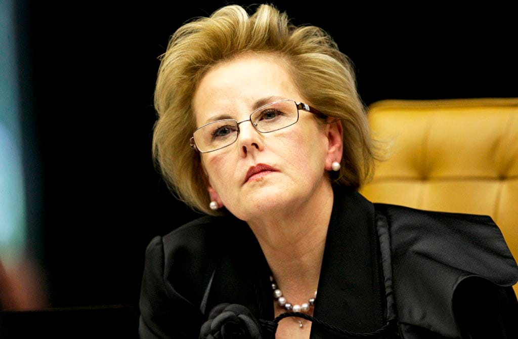 Ministra suspende queixa-crime de Dilma contra Bolsonaro