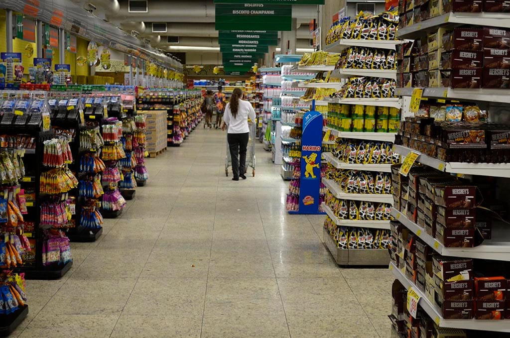 Supermercados abrem no sábado e em outros três feriados