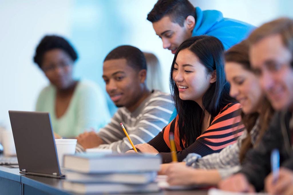 Sebrae realiza seminário para alunos e graduados em Administração