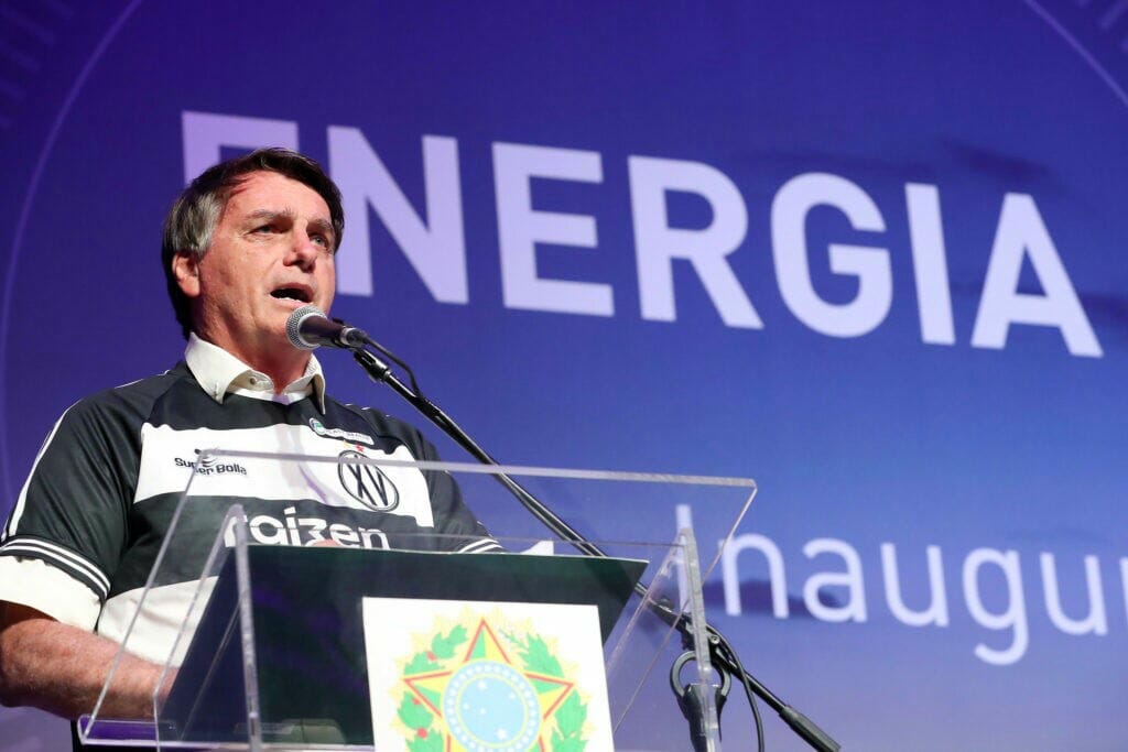 Bolsonaro elogia Guedes: “economia tem reagido bem”