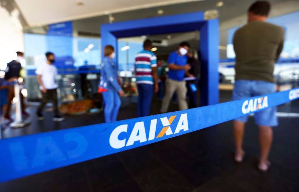 Caixa paga abono salarial para nascidos em outubro