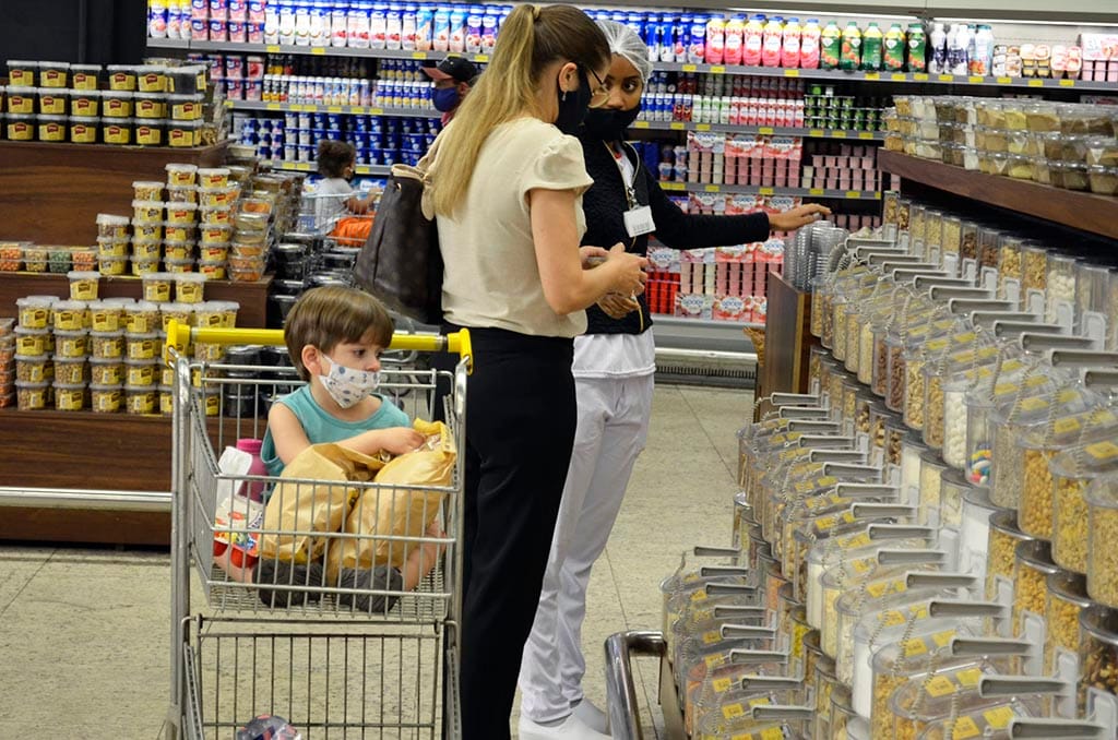 Supermercados do Vale do Aço vão abrir nesta segunda, feriado de Finados
