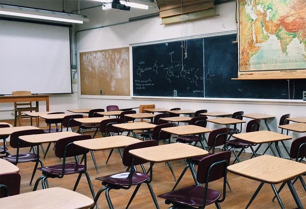 Cientistas da UFRJ dizem que reabertura de escolas é imprescindível
