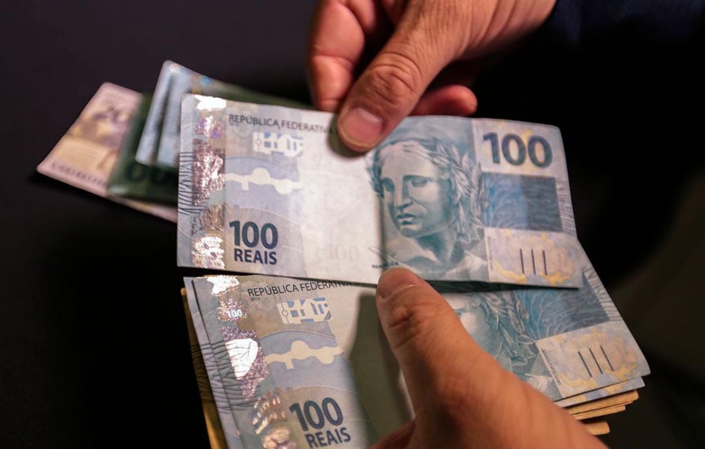 Trabalhador com jornada reduzida deve receber 13º e férias integrais