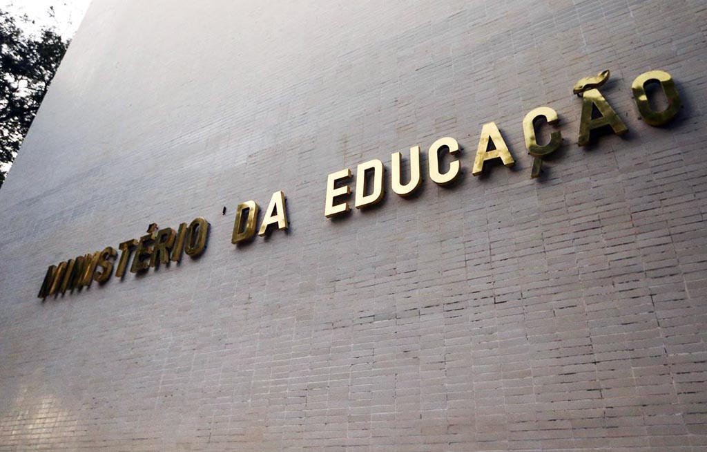 MEC abre novas vagas em curso online para professor de alfabetização
