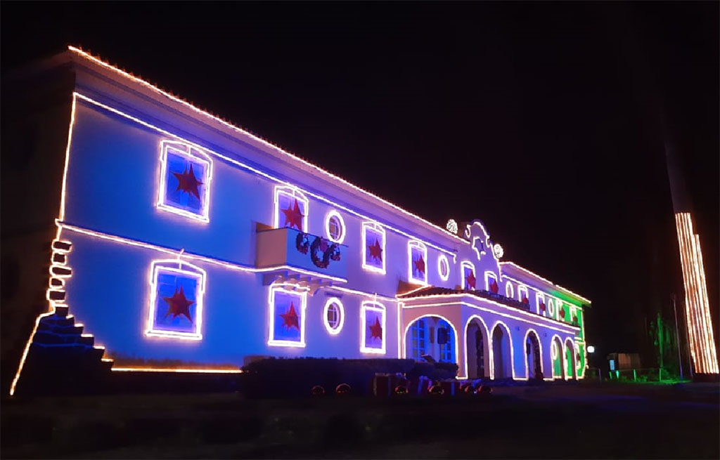 Decoração de Natal da Aperam leva brilho e cor ao Centro de Timóteo