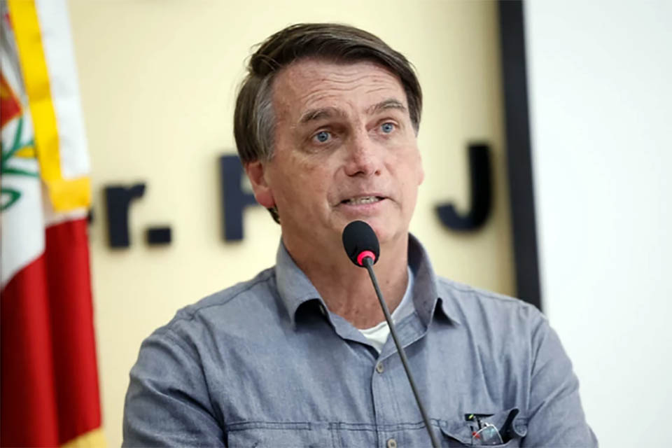 Bolsonaro diz que vai liberar R$ 20 bilhões para compra de vacinas