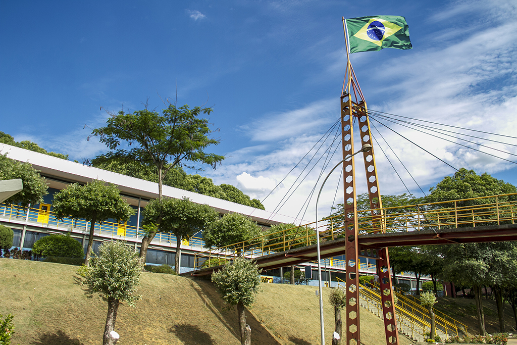 Unileste abre vagas para profissionais de atendimento e manutenção