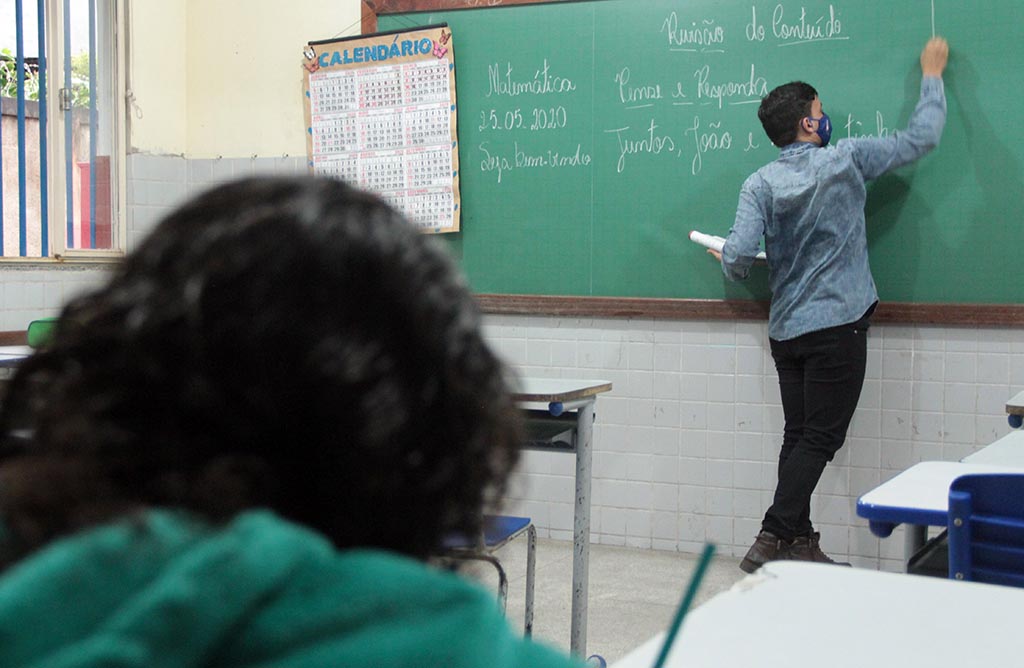 Fabriciano anuncia volta às aulas presenciais no dia 18