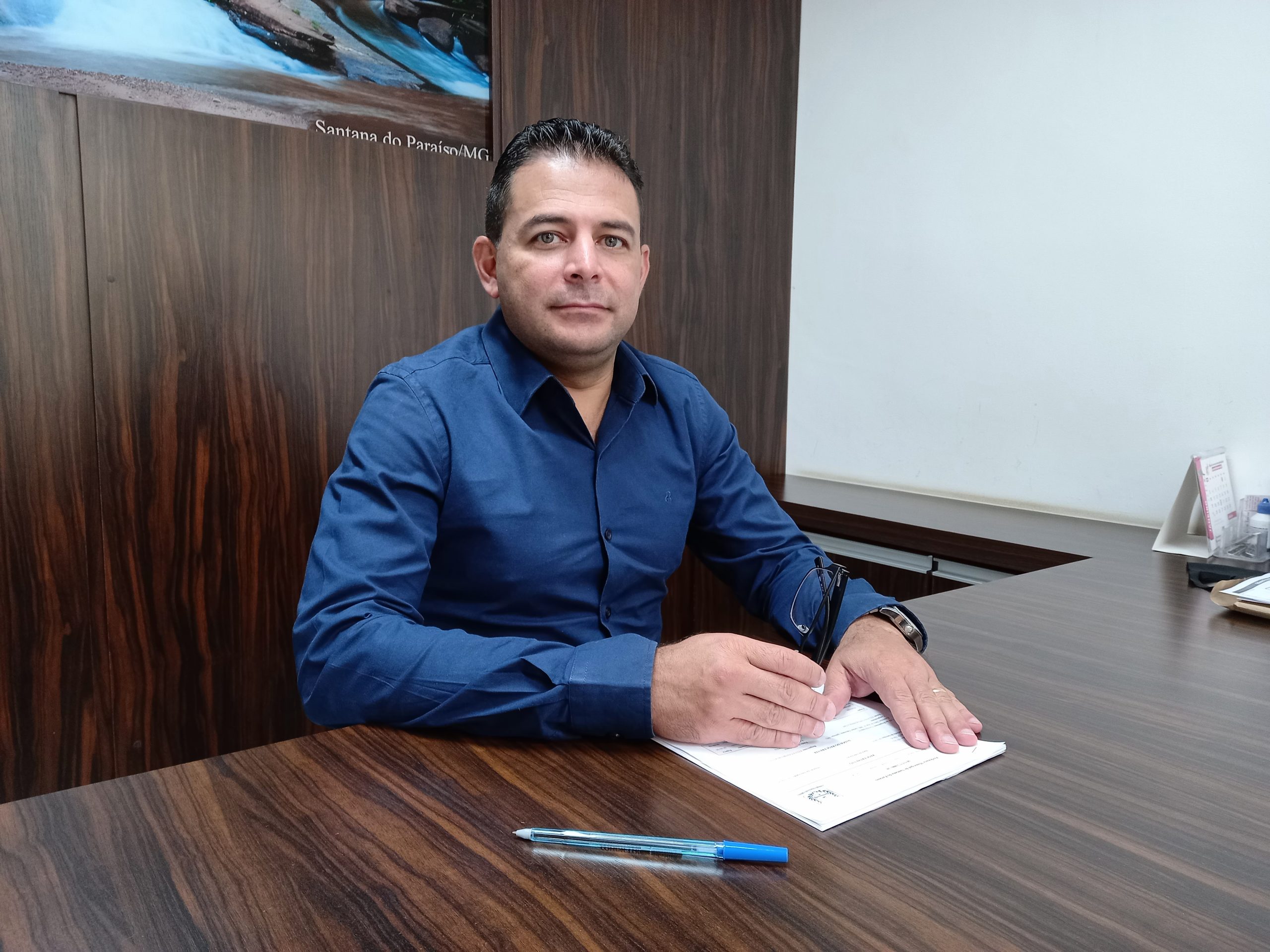 Prefeito de Santana do Paraíso não receberá salário do cargo