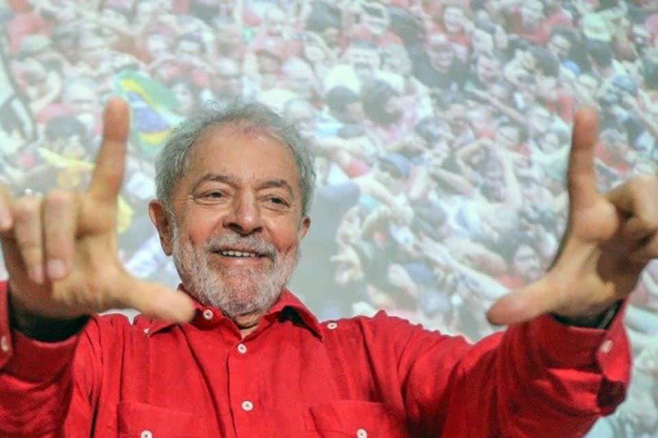 Maioria dos brasileiros repudia decisão de Fachin que livrou Lula
