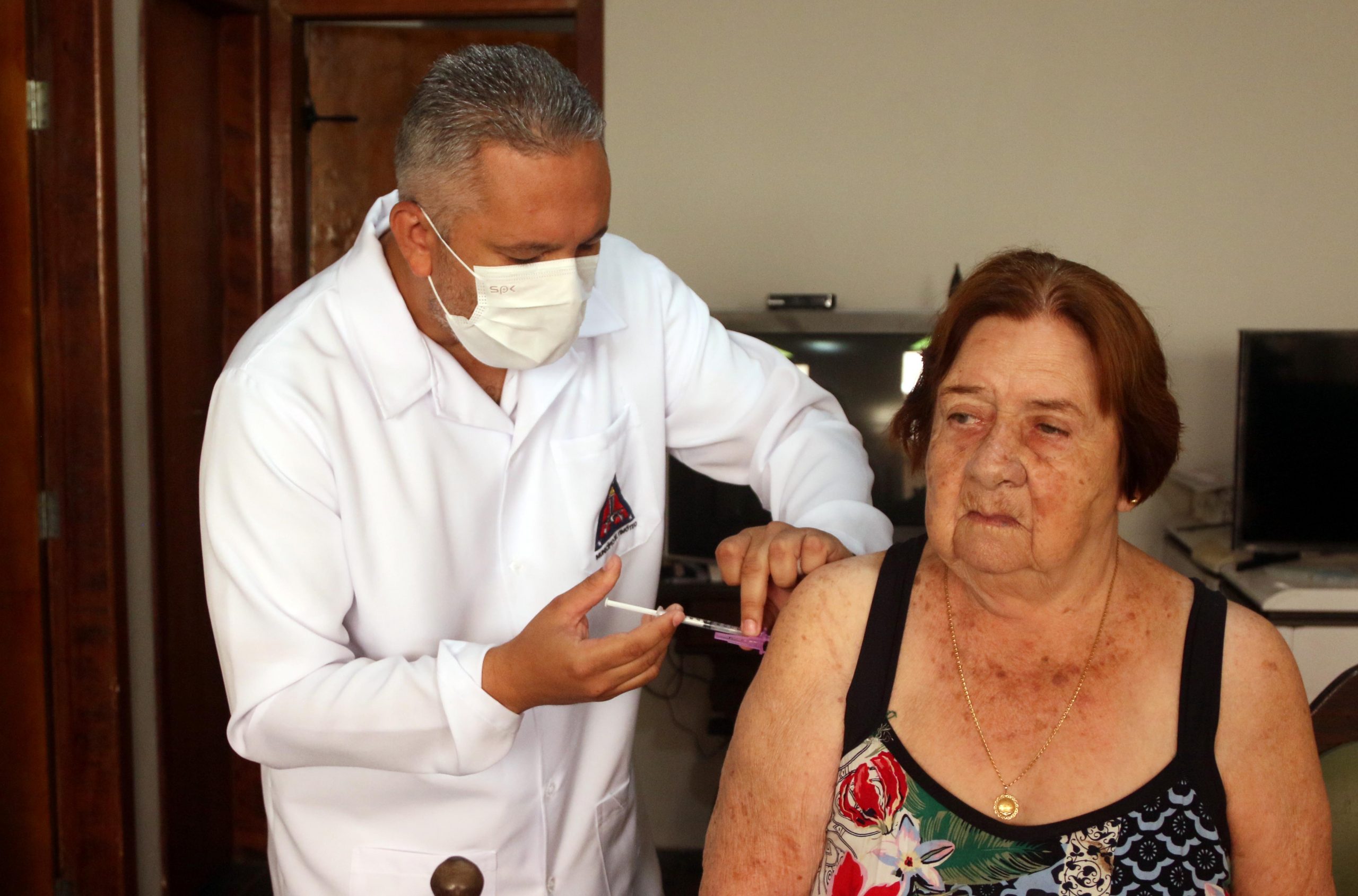 Força-tarefa em Timóteo amplia vacinação contra Covid-19