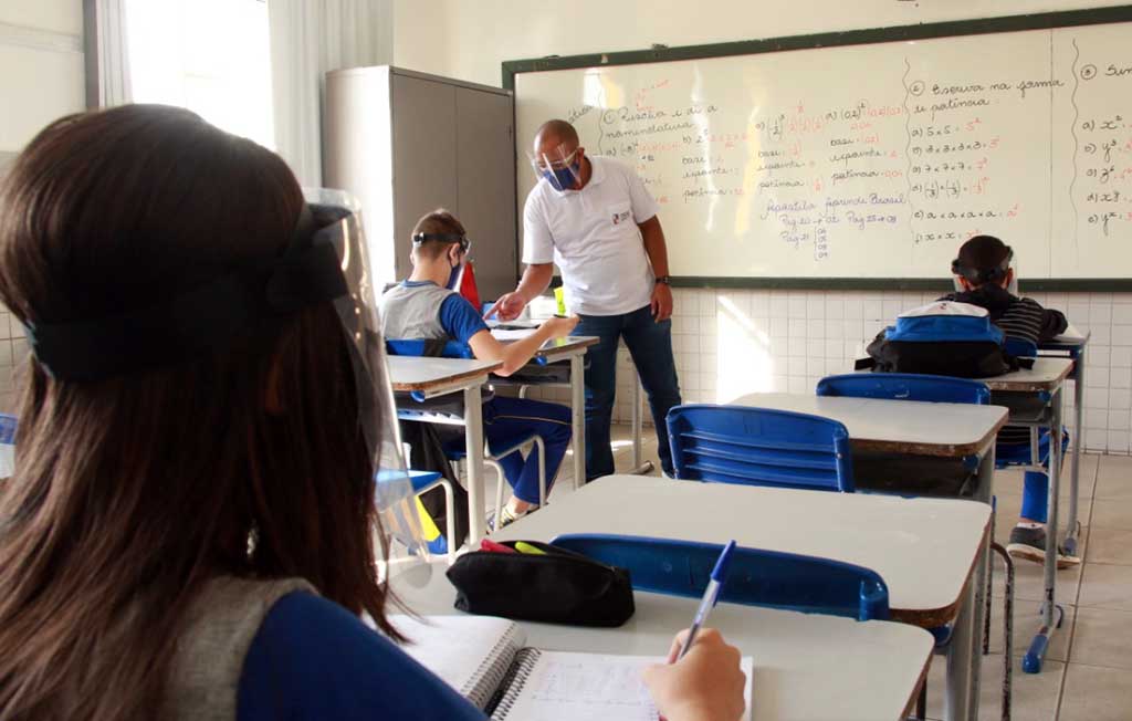 Fabriciano retoma aulas presenciais na rede municipal
