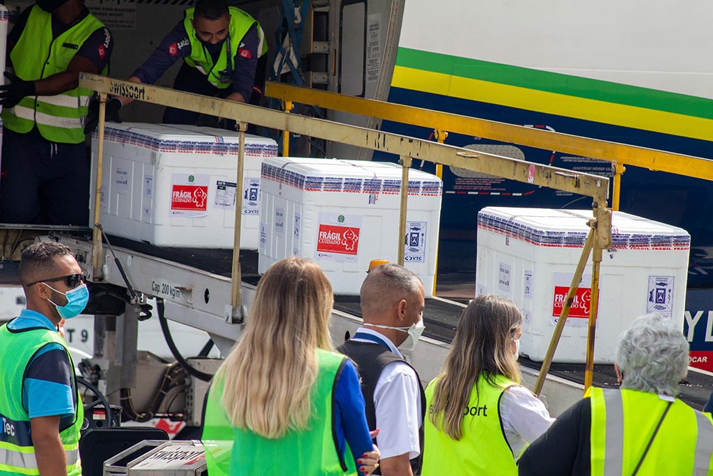 Nova remessa de vacinas vai reforçar a segunda dose dos grupos prioritários em Minas
