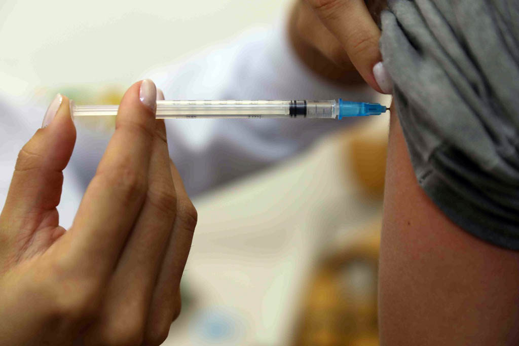 Secretário de Saúde faz apelo para que mineiros tomem a vacina contra a gripe