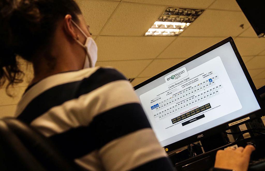 Governo divulga datas para pedir isenção de taxa de inscrição no Enem