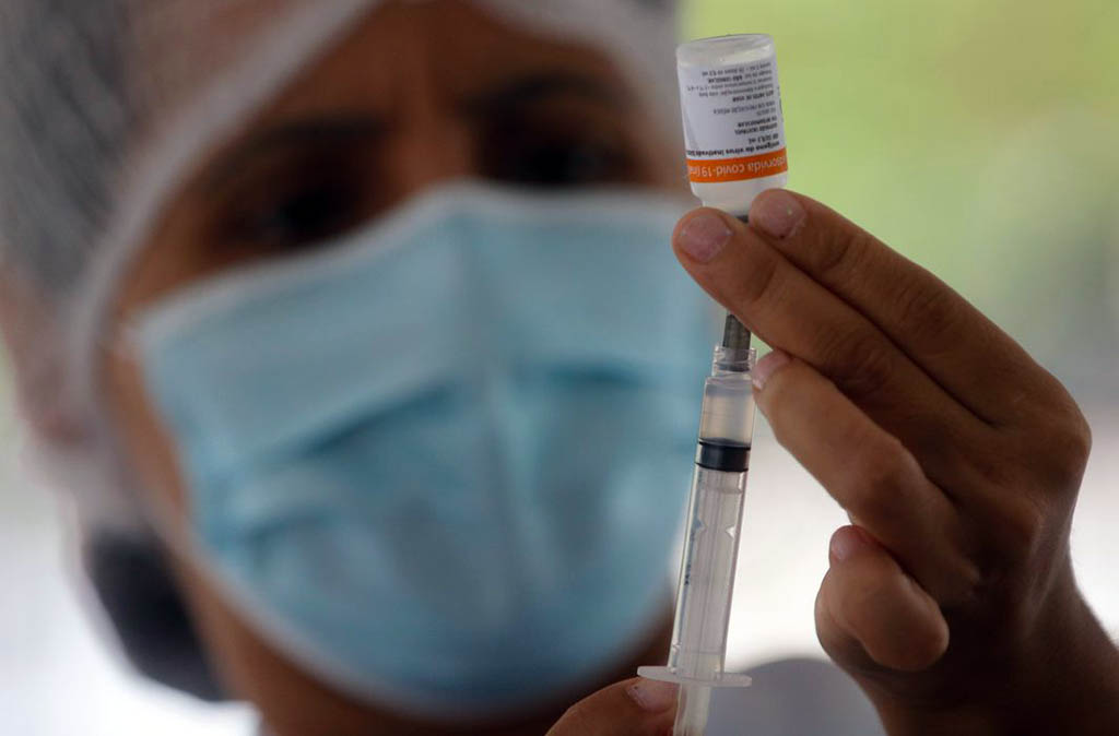 Covid-19: Saúde vai antecipar vacinação de profissionais da educação