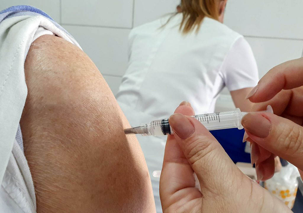 Ipatinga vacina idosos e professores contra gripe Influenza