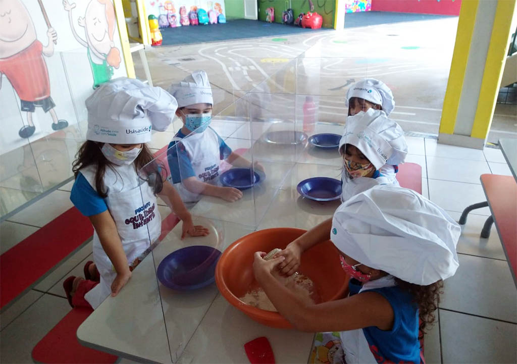 Alunos do Colégio São Francisco Xavier aprendem a fazer biofertilizante
