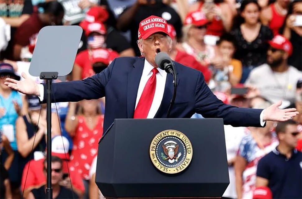 Donald Trump diz a apoiadores que espera voltar ao poder em agosto