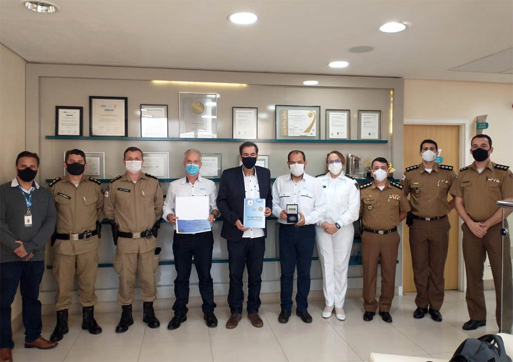 PMMG homenageia diretores do Hospital Márcio Cunha