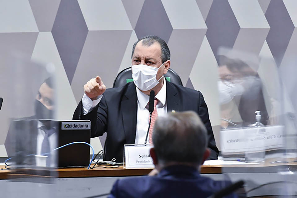 Sem provas, Omar Aziz faz graves acusações contra “membros” das Forças Armadas