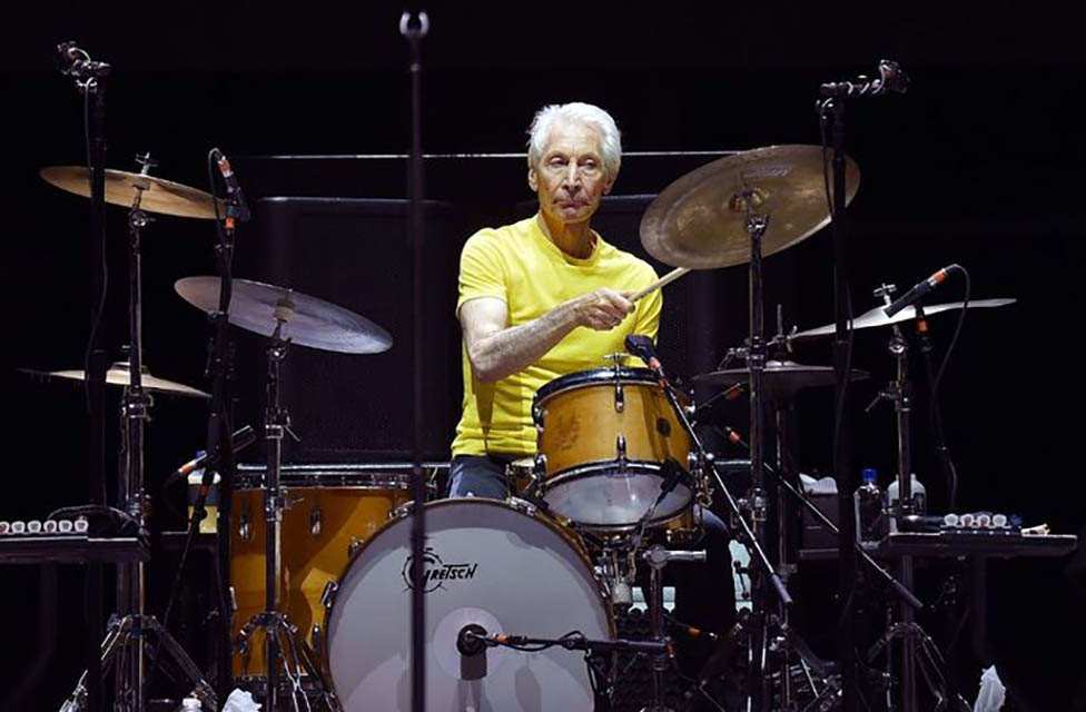 Aos 80 anos, morre Charlie Watts, baterista dos Rolling Stones