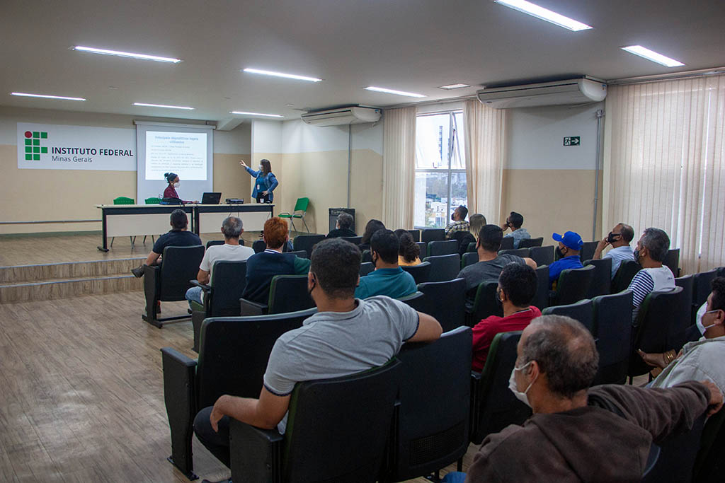 Vigilância Sanitária de Ipatinga promove curso para vendedores de alimentos da Feirarte