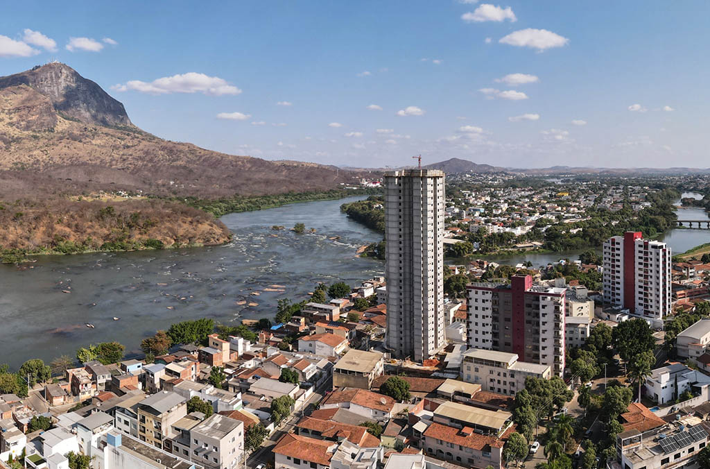 WR ergue em Valadares o novo prédio mais alto do Brasil em estrutura monolítica