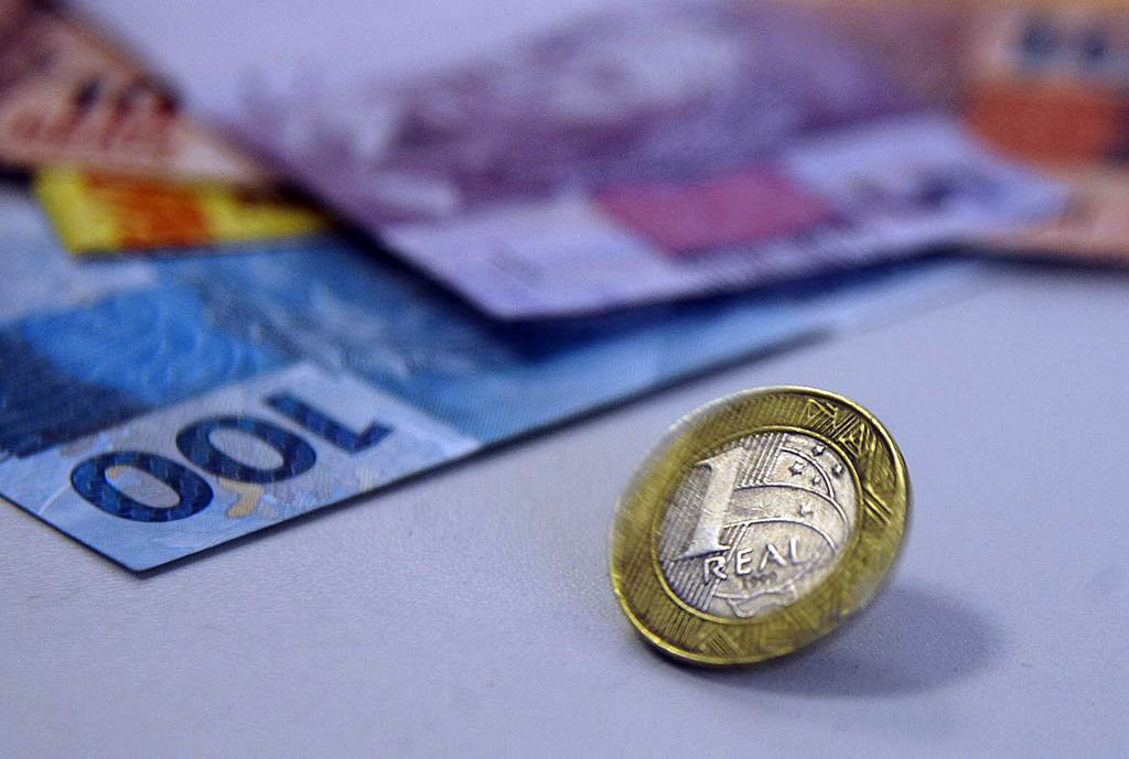 Orçamento de 2022 prevê salário mínimo de R$ 1.169