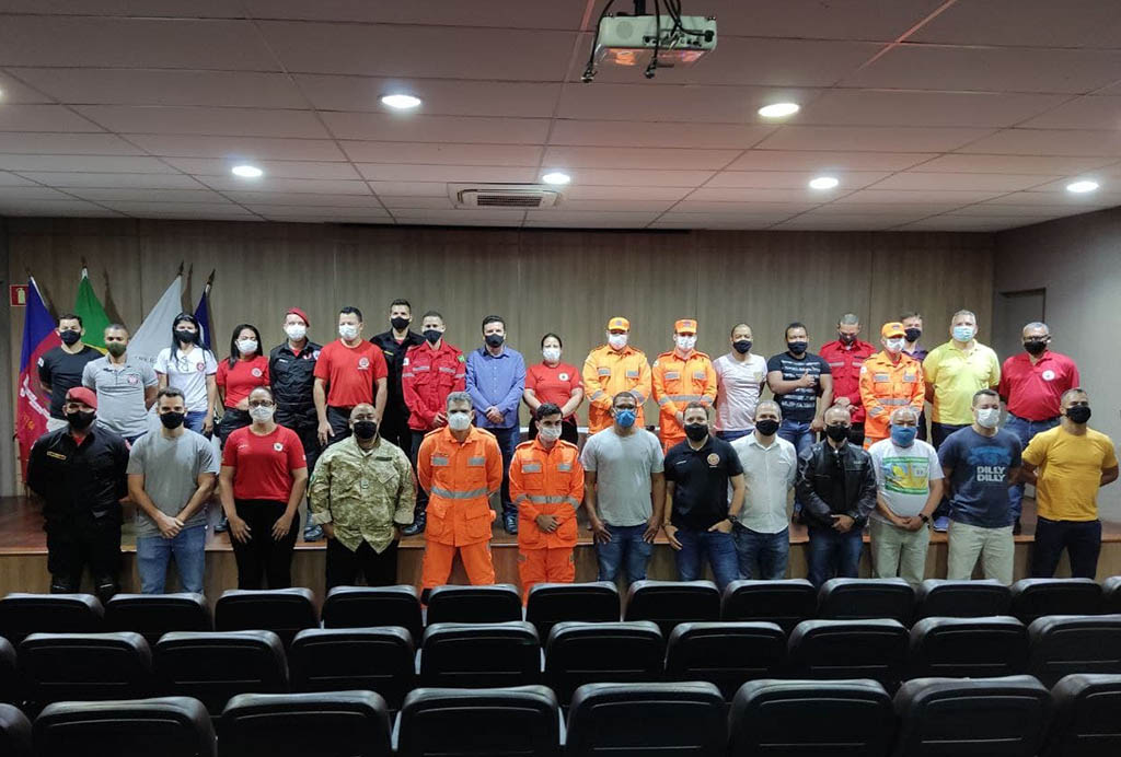 Bombeiros homenageiam vítimas do atentado de 11 de setembro