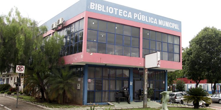 Biblioteca pública de Timóteo completa 50 anos