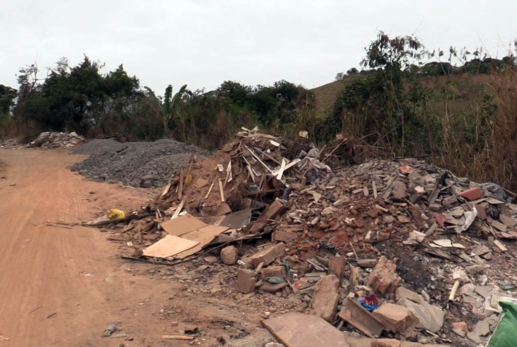Prefeitura remove 266 toneladas de entulhos na ‘Estrada das Lavadeiras’ em Ipatinga