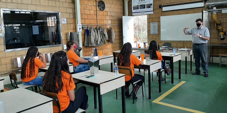 Instituto do Inox promove curso de soldagem TIG para mulheres