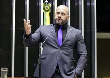 Ministro Alexandre de Moraes revoga prisão do deputado Daniel Silveira