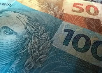 Salário mínimo em 2022 pode subir para R$ 1.210 com alta da inflação