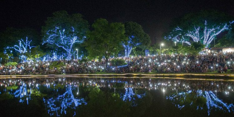 Inauguração das luzes de Natal começa em Ipatinga