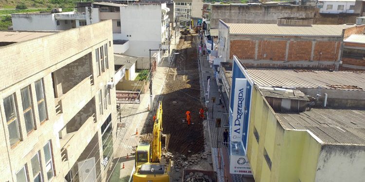 Fabriciano inicia primeira fase da pavimentação do Centro da cidade