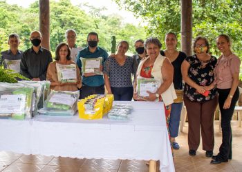 Kits do Projeto Produtivo são entregues a famílias em Paraíso