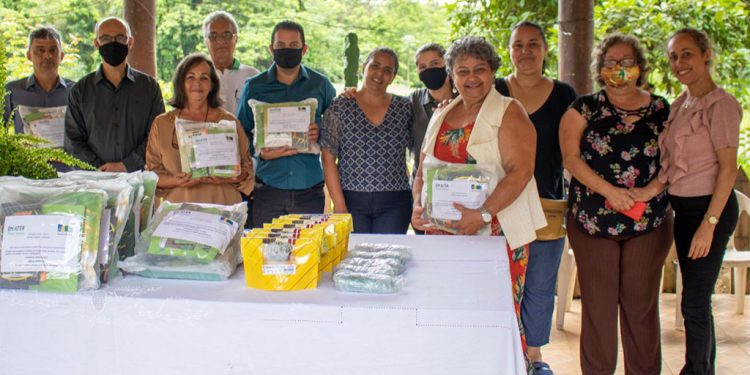 Kits do Projeto Produtivo são entregues a famílias em Paraíso
