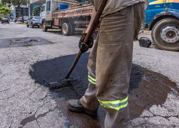 Operação tapa-buracos recupera estragos das chuvas em Ipatinga