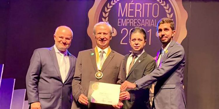 Presidente da Usiminas é destaque em homenagens da Federaminas e do Crea-MG