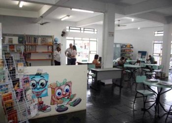 Biblioteca de Ipatinga recebe doação de obras didáticas e literárias