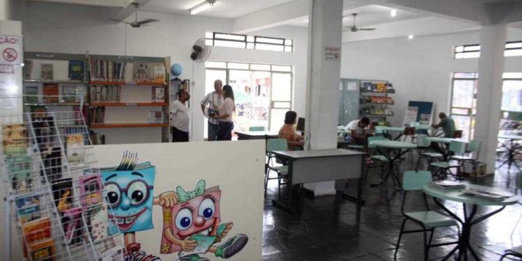 Biblioteca de Ipatinga recebe doação de obras didáticas e literárias