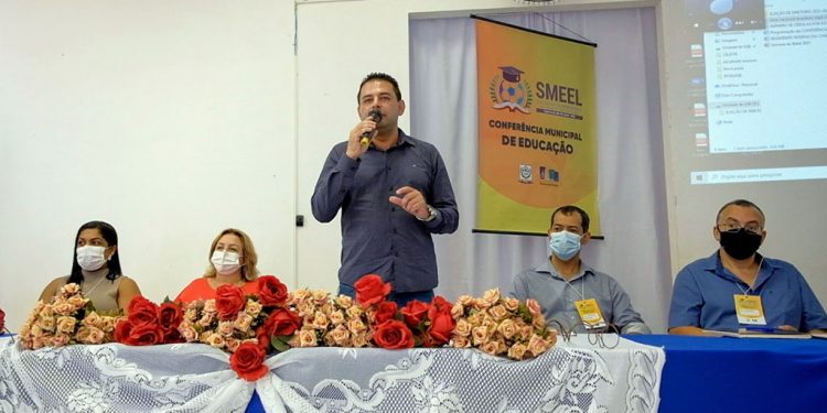 Servidores da Educação vão receber verba extra em Santana do Paraíso