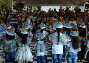 Fabriciano realiza tradicional Cantata de Natal na Praça da Estação